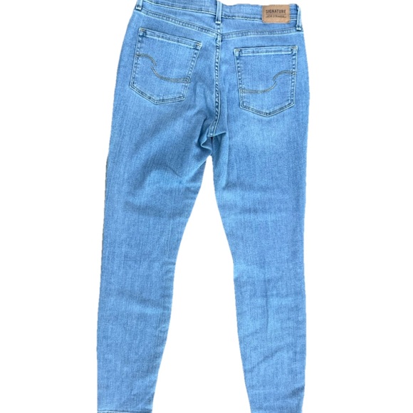 Levi Strauss Signature Women’s 28x30 Mid Rise Skinny Jeans Light Wash Denim - Picture 4 of 11